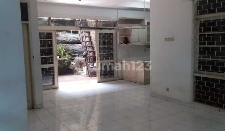 RUMAH ASRI NYAMAN TERAWAT 2 LANTAI SIAP HUNI DI SAYAP BATUNUNGGAL BANDUNG