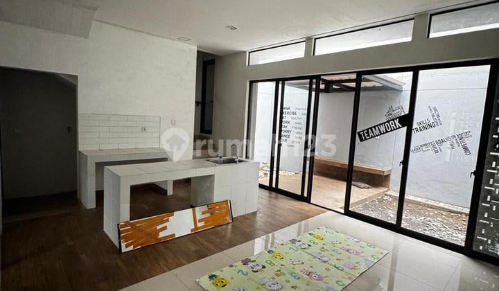 RUMAH NYAMAN MEWAH MINIMALIS MODERN 2 LANTAI SIAP HUNI DI SUMMARECON CLUSTER FLORA BANDUNG