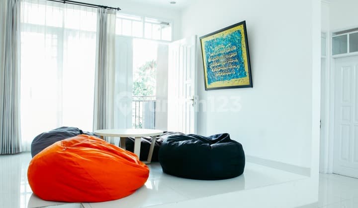 RUMAH BAGUS 2 LANTAI FULL FURNISHED LINGKUNGAN NYAMAN STRATEGIS SIAP HUNI DI CIPAKU INDAH BANDUNG