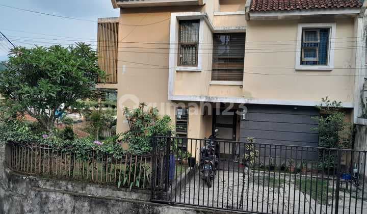 RUMAH HOOK LUAS NYAMAN 3 LANTAI SIAP HUNI DI AWILIGAR BANDUNG