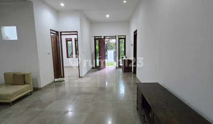 RUMAH MINIMALIS MODERN 1,5 LANTAI SEMI FURNISHED NYAMAN SIAP HUNI DI BATUNUNGGAL BANDUNG