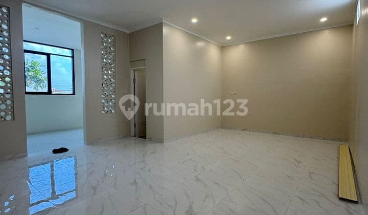 RUMAH BAGUS LUAS LINGKUNGAN NYAMAN SIAP HUNI DI SINGGASANA BANDUNG