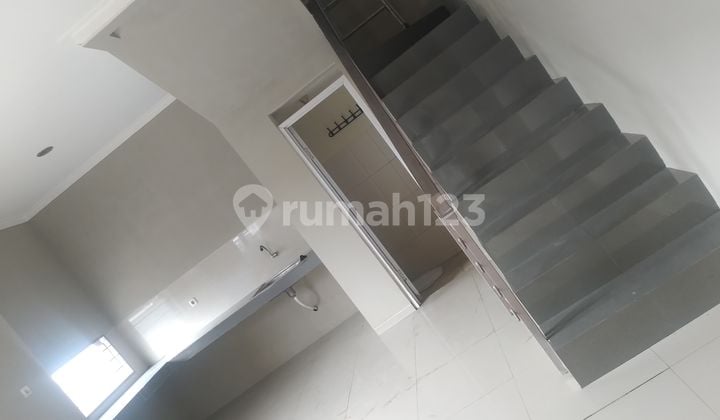RUMAH MINIMALIS STRATEGIS SIAP HUNI DI TAMAN HOLIS INDAH 2 THI2 BANDUNG