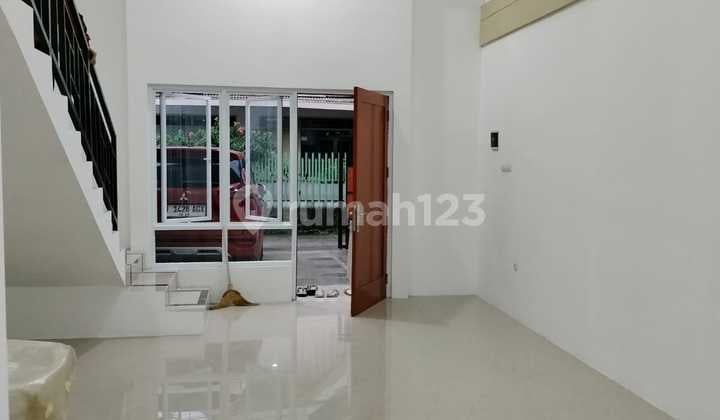 RUMAH BARU 2 LANTAI TENGAH KOTA STRATEGIS SIAP HUNI DI SAYAP PASIRKALIKI BANDUNG