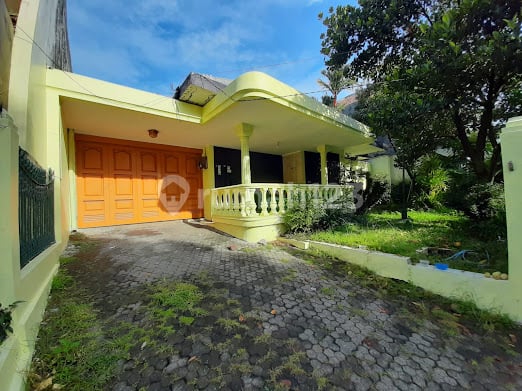 Rumah Bagus Tengah Kota Strategis Cocok untuk Usaha Siap Pakai di Sayap Surapati Bandung