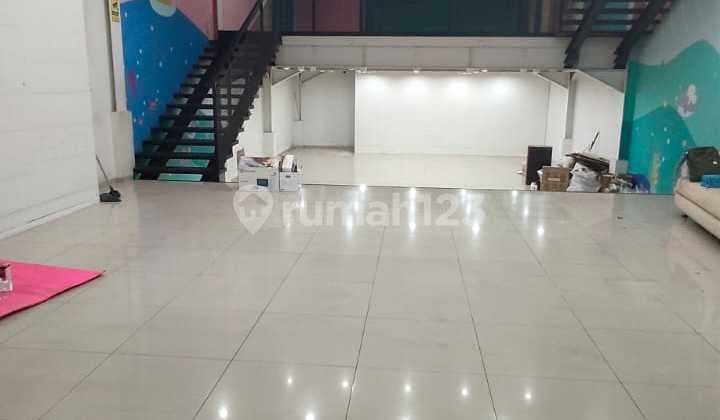 RUANG USAHA LUAS STRATEGIS 3,5 LANTAI SIAP PAKAI DI PASIRKALIKI BANDUNG