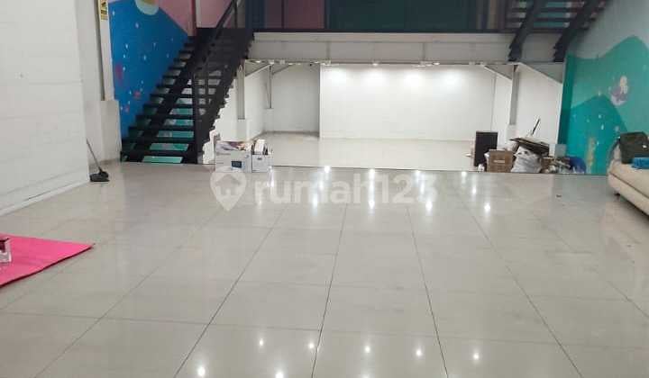 RUANG USAHA LUAS STRATEGIS 3,5 LANTAI SIAP PAKAI DI PASIRKALIKI BANDUNG