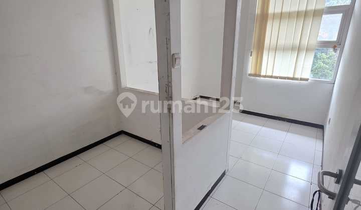 RUKO 2,5 LANTAI STRATEGIS RAMAI COCOK UNTUK SEGALA USAHA SIAP PAKAI DI SINGGASANA PRADANA BANDUNG