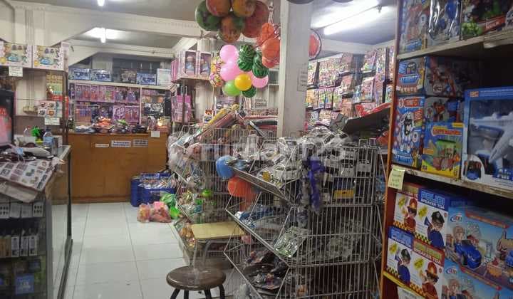 RUKO 2 LANTAI LOKASI RAMAI STRATEGIS SIAP PAKAI DI LEUWI PANJANG BANDUNG