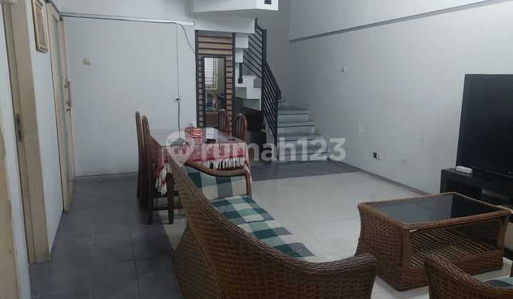 RUMAH ASRI 2 LANTAI FULL FURNISHED NYAMAN SIAP HUNI DI MARGAHAYU RAYA BANDUNG