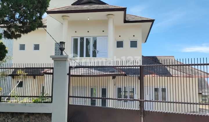 CEPAAT RUMAH KEREN MINIMALIS MODERN 2 LANTAI NYAMAN SEJUK SIAP HUNI DI CIPAKU BANDUNG