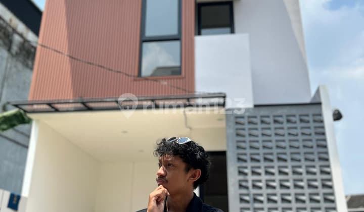 For Sale 2-Story House with Swimming Pool