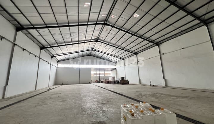 Good Warehouse in Karya Indah Industrial Estate Warehouse or Yungsen Warehouse Near Pik Near Laksana Industrial Permit 40 Feet Container Access