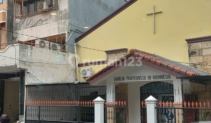 Shop House in Pademangan 4, North Jakarta, Well-Maintained and Move-In Ready, Ideal for Warehouse and Office Use Shop House in Pademangan 4, North Jakarta, Well-Maintained and Move-In Ready, Ideal for Warehouse and Office Use