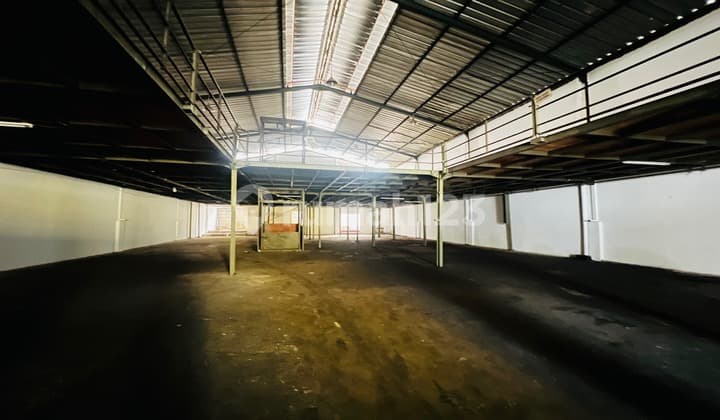 Gudang Salembaran Bagus Dan Siap Pakai 2 Lantai Listrik Besar Akses Kontainer 40 Feet Dan Izin Industri