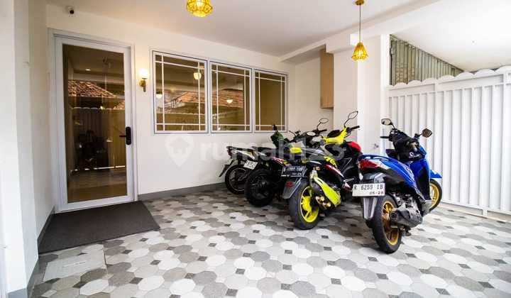Exclusive Boarding House Strategic Location Fully Furnished in Central Jakarta