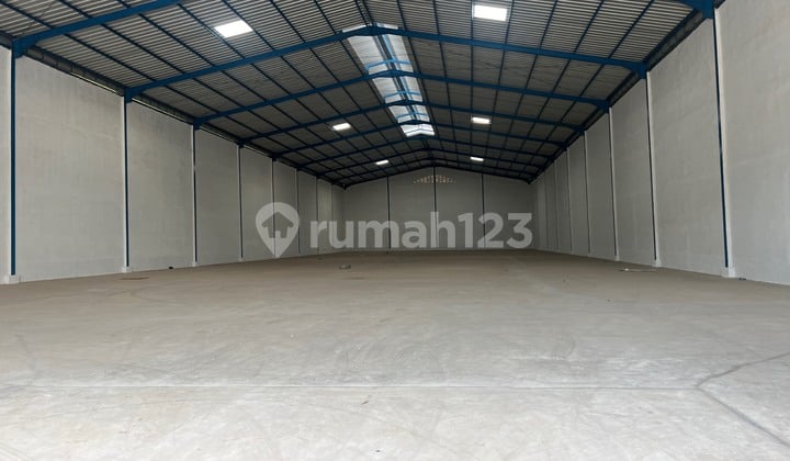 Warehouse Pantai Indah Dadap Baru, Excellent Condition and Prime Location Close to the Toll Road and Near PIK 2