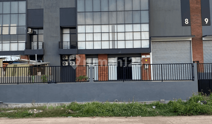 Good and Ready-to-Use Warehouse in Blessindo Legok Warehousing, Industrial Permit, 40 Feet Container Access.
