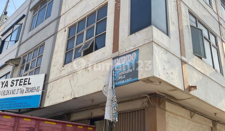 Nice Corner Shophouse in Mutiara Kosambi 2 Warehouse Area, Good and Ready to Use