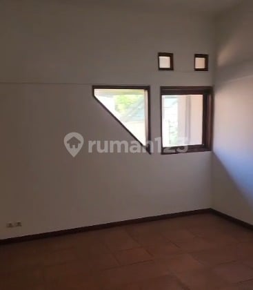Rumah-Ruang Usaha Sayap Re Martadinata (Sayap Riau) Bandung, Cocok untuk Cafe, Kantor