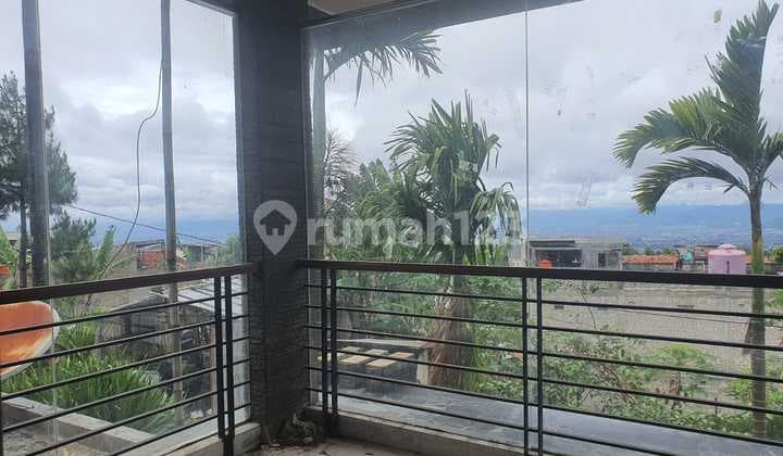 Jual Rumah Luas dan Banyak Kamar di Setiabudi Regensi, Bandung