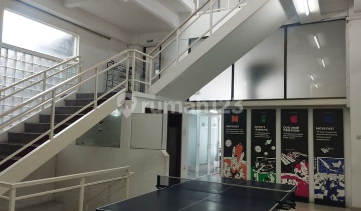 Ruko Building Suitable for Bank, Office, Business Place on Mainroad Gegerkalong, Sayap Setiabudi, Bandung