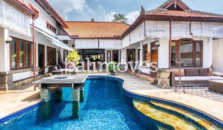 Sewa Jangka Panjang Villa Klasik Luas 4 Kt Di Tepi Pantai Sanur