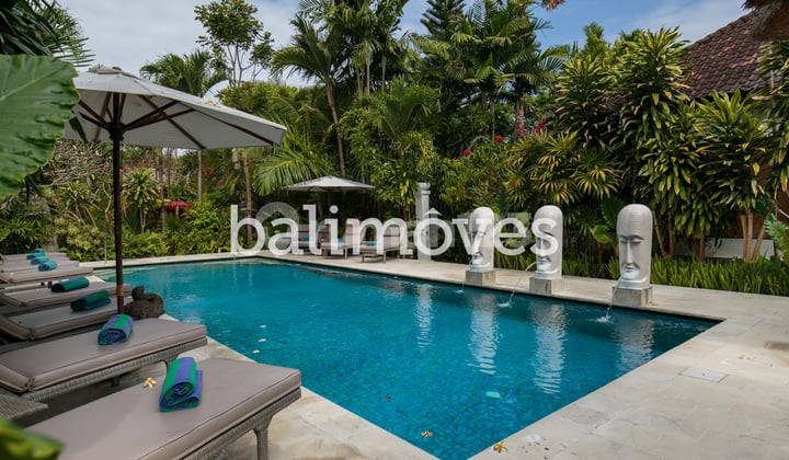Dijual Homestay Mewah Lima Kamar Tidur di Tepi Pantai Sanur