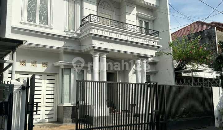 Disewakan Rumah Mewah 2 Lantai di Pondok Indah, Jakarta Selatan