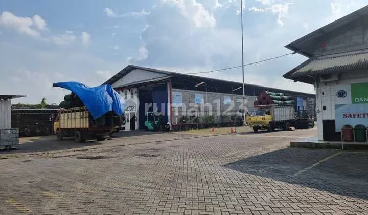 Warehouse for Sale in Jemundo, Spacious with Strategic Location Near Industrial Area