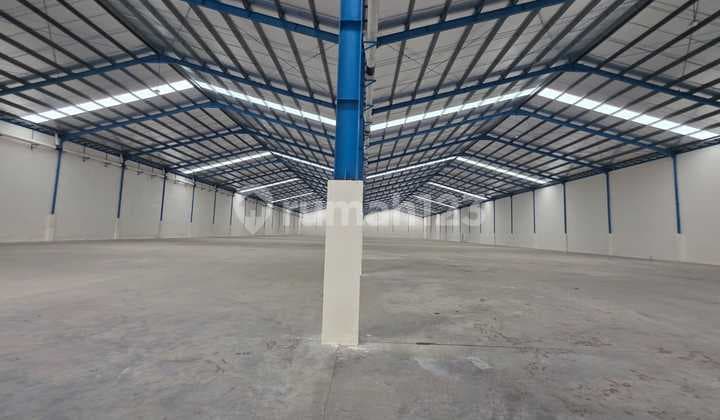 Warehouse in Krian with Container Access, Loading Dock Near Highway