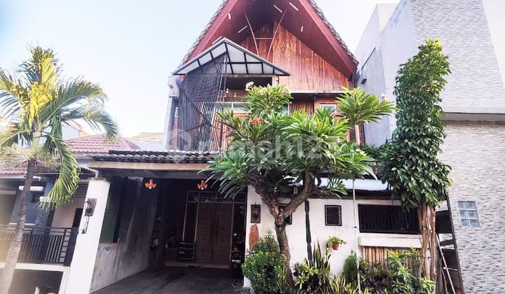 Rumah di Palm Spring Jambangan Surabaya Selatan, Semi Furnished, Design Unik & Cantikk, Siap Huni