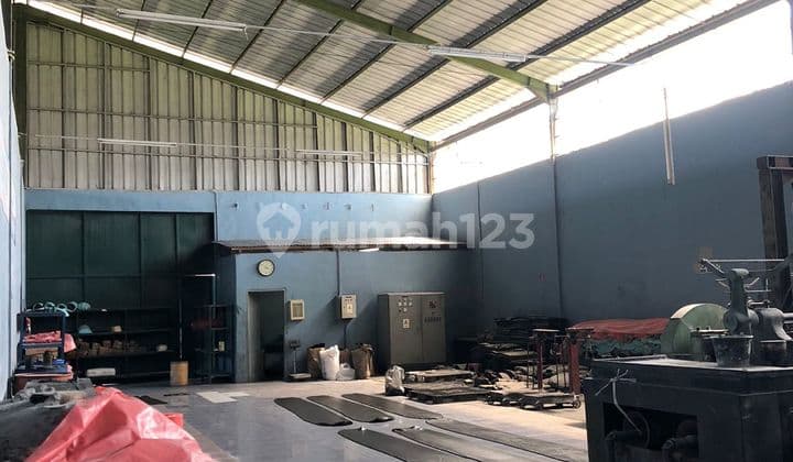 Fast Sale, Ready-to-Use Strategic Warehouse in the Cimareme Industrial Area
