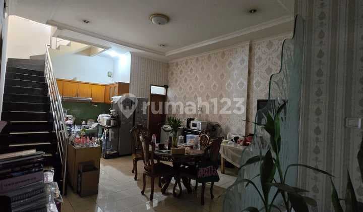 Rumah Murah Semi Furnish SHM Dekat Tol di Singgasana Pradana