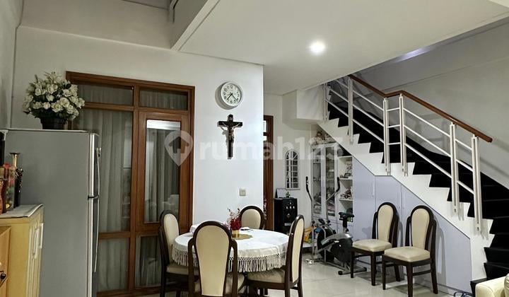 Jual Cepat di Komplek Istana Pasteur Regency 3 Lantai Nyaman