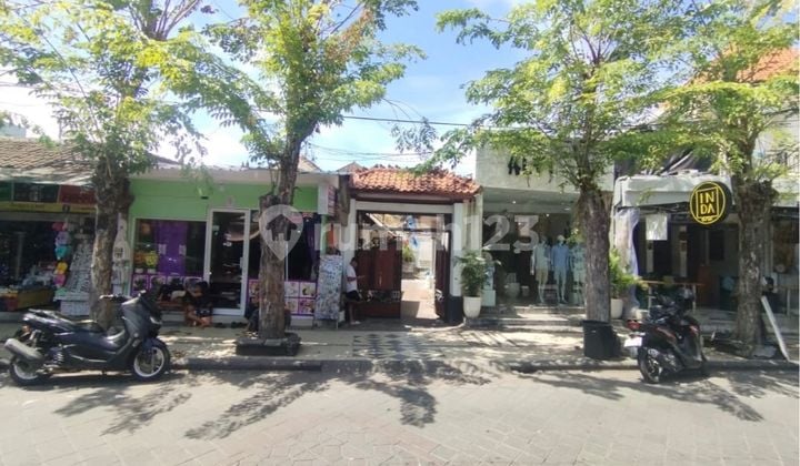 Ready-to-Use Residential House and Auction Shop in a Strategic Location in Kuta, Bali