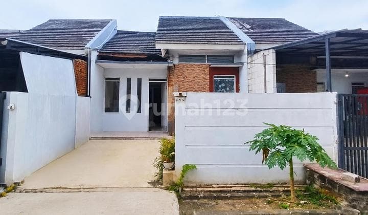 Cheap Auction House, Comfortable, Ready to Occupy, Freehold Title in Graha Rancamanyar