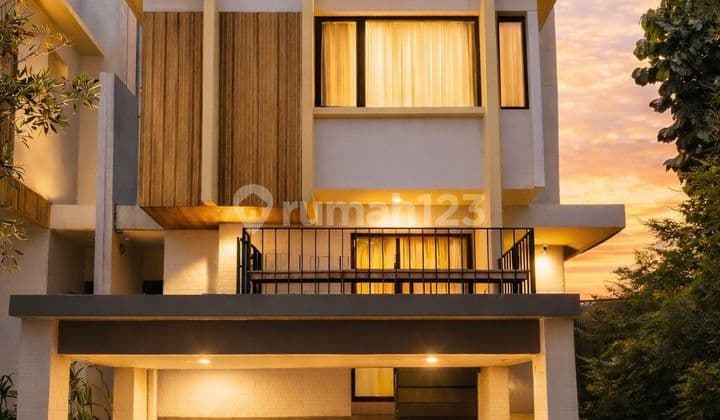 3-Storey House Near Qbig BSD, In Front of Renovated Park