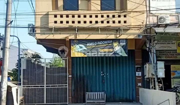 Dijual Cepat Ruko 3 Lantai Siap Huni Row Jalan 3 Mobil di Raya Gresik