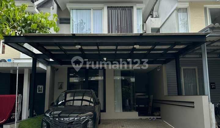 Dijual / Disewakan Rumah Mewah 3½ Lantai di Northwest