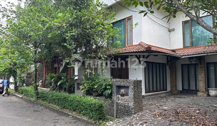 Dijual Rumah Besar 4 Kamar Tidur di Bintaro Sektor 9 Siap Huni