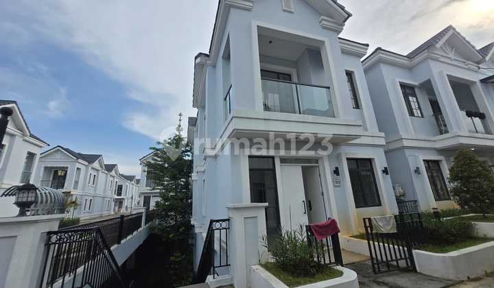 Disewa Rumah Baru Viridia Lavon 2 Posisi Bersebelahan dengan Tangga Publik