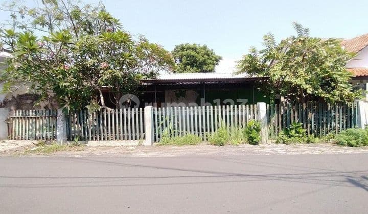 Rumah lama dihitung tanah tengah kota Semarang strategis dekat Undip dekat tol dijual di Sawunggaling Banyumanik Semarang selatan