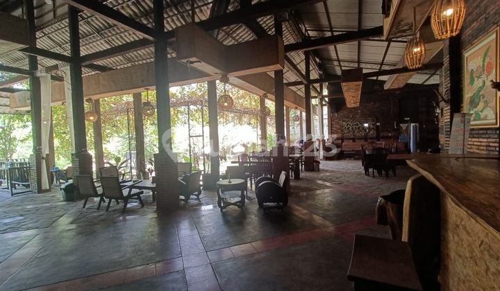 Ruang usaha cafe kuliner tengah kota Salatiga dekat kampus UKSW dijual di Argomulyo Salatiga