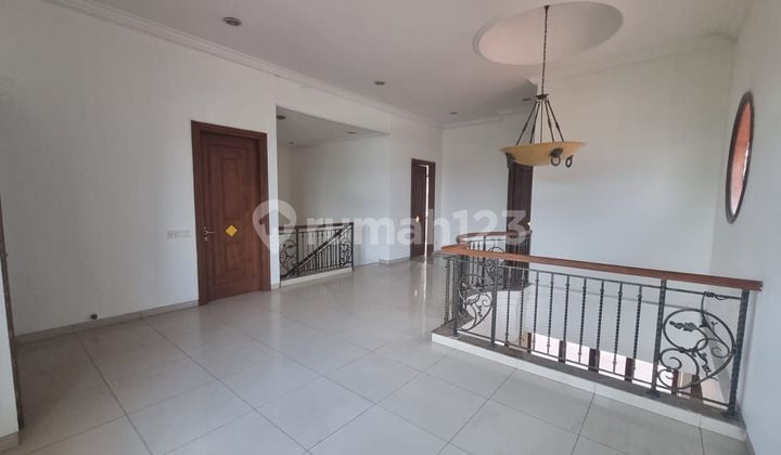 Rumah tengah kota Semarang siap pakai bisa untuk kantor mess rumah dekat bandara pelabuhan tol di Puri Anjasmoro Semarang barat