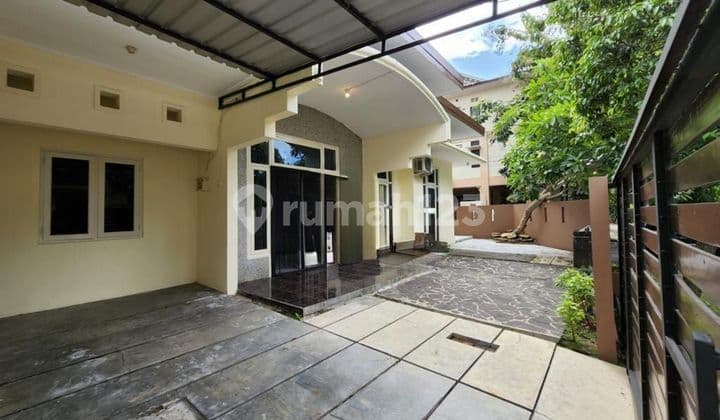 Rumah baru tengah kota Semarang siap pakai dekat undip dekat pintu tol disewakan di Bukit sari Semarang atas