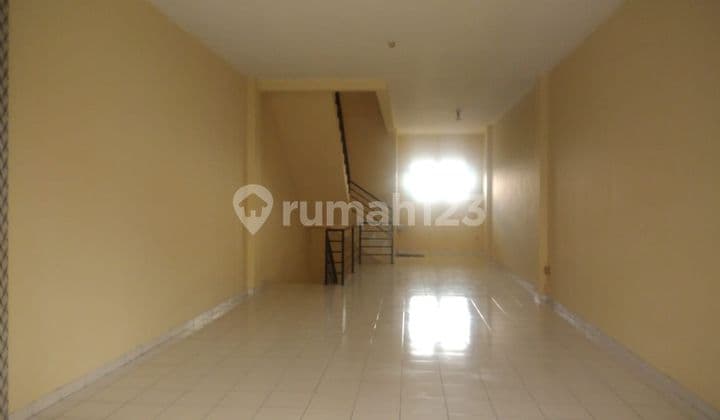 Ruko strategis tengah kota Semarang ramai pusat bisnis siap pakai dekat kampus Unimus dekat RS Primaya disewakan di jalan raya Kedungmundu Semarang tengah