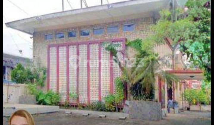 Ruang usaha tengah kota Semarang strategis di segitiga emas pusat bisnis yang ramai siap pakai disewakan di Gajahmada Semarang tengah