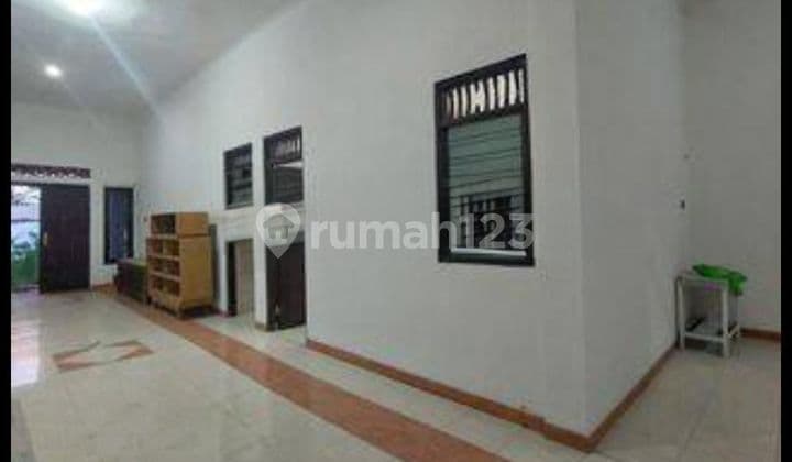 Rumah tengah kota Semarang ramai siap pakai dekat stasiun dekat pelabuhan dekat bandara disewakan di jl raya Hasanudin Tanah mas Semarang Utara