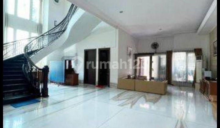 Rumah besar luas mewah tengah kota Semarang siap huni dekat Mt Haryono dekat tol Gayamsari dekat simpang lima dijual di Sompok Semarang tengah